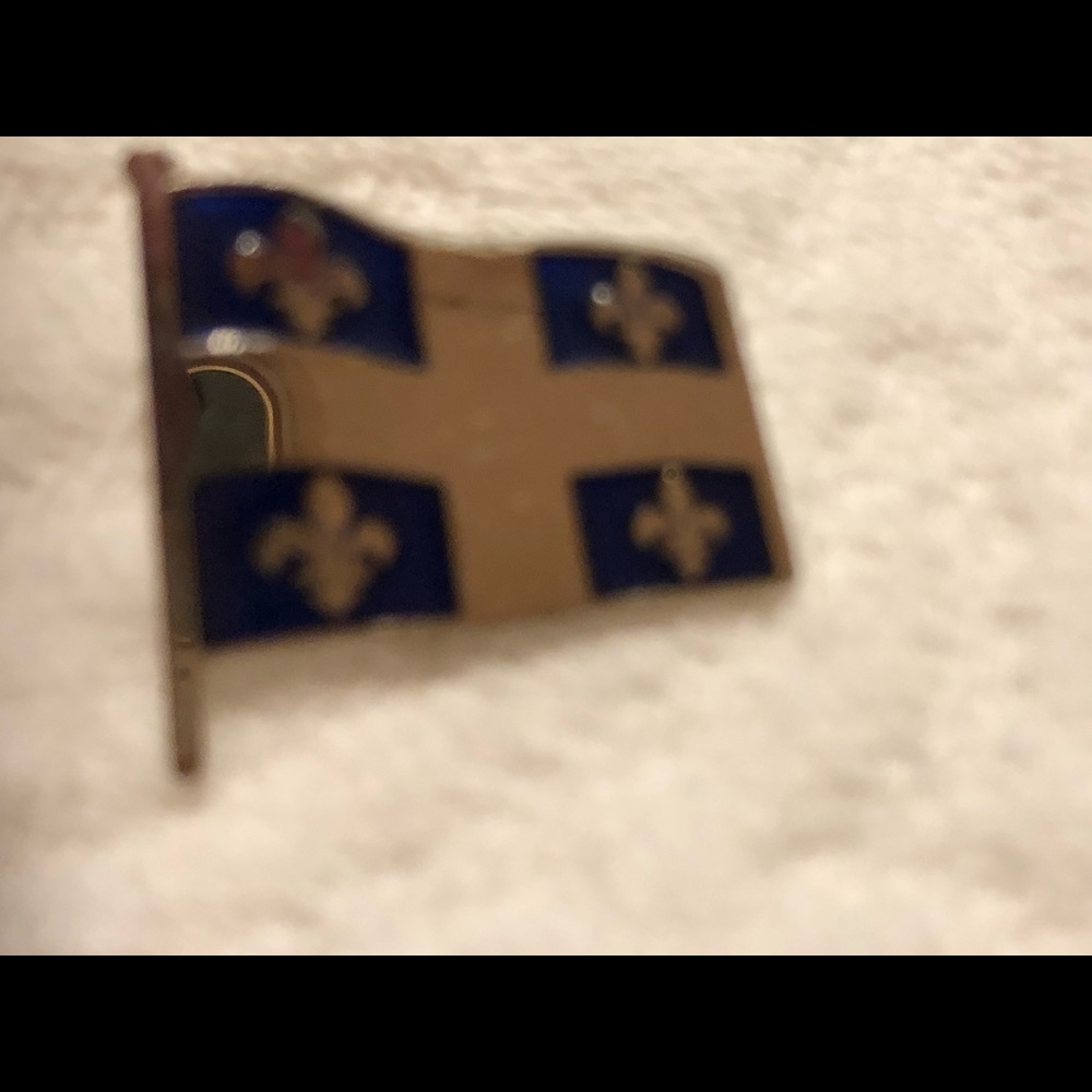 Assorted brooches flags, bird and heart. - Picture 4 of 7